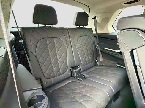 Certified 2024 BMW X7 xDrive40i image 23