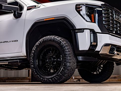 Used 2024 GMC Sierra 3500 Denali w/ Denali Reserve Package image 16