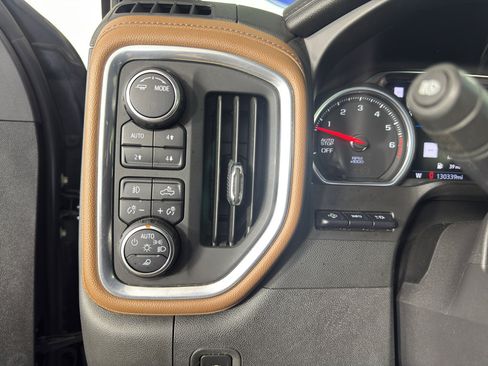 Used 2021 Chevrolet Silverado 1500 High Country w/ Technology Package AWD/4WD image 17