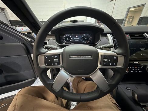 Used 2024 Land Rover Discovery Dynamic SE image 14
