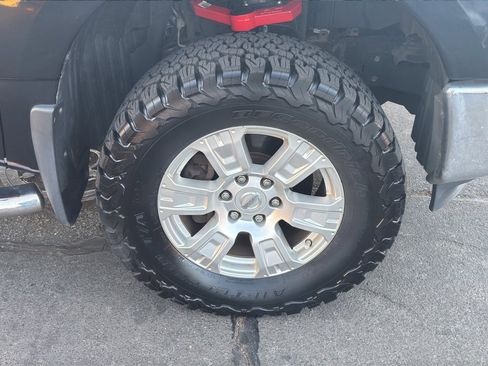 Used 2019 Nissan Titan SV w/ SV Convenience Package image 9