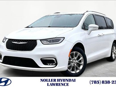 Used 2021 Chrysler Pacifica Touring-L w/ Uconnect Theater Family Group