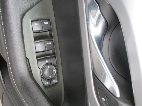 Used 2025 Chevrolet Blazer LT AWD/4WD image 13