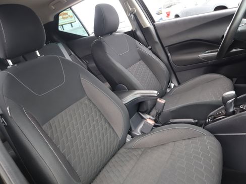 Used 2022 Nissan Kicks S image 28