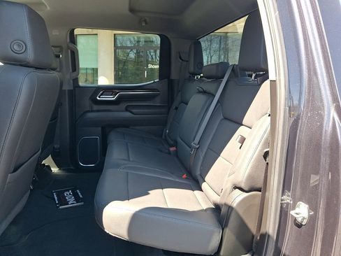 Used 2025 GMC Sierra 1500 SLT AWD/4WD image 9