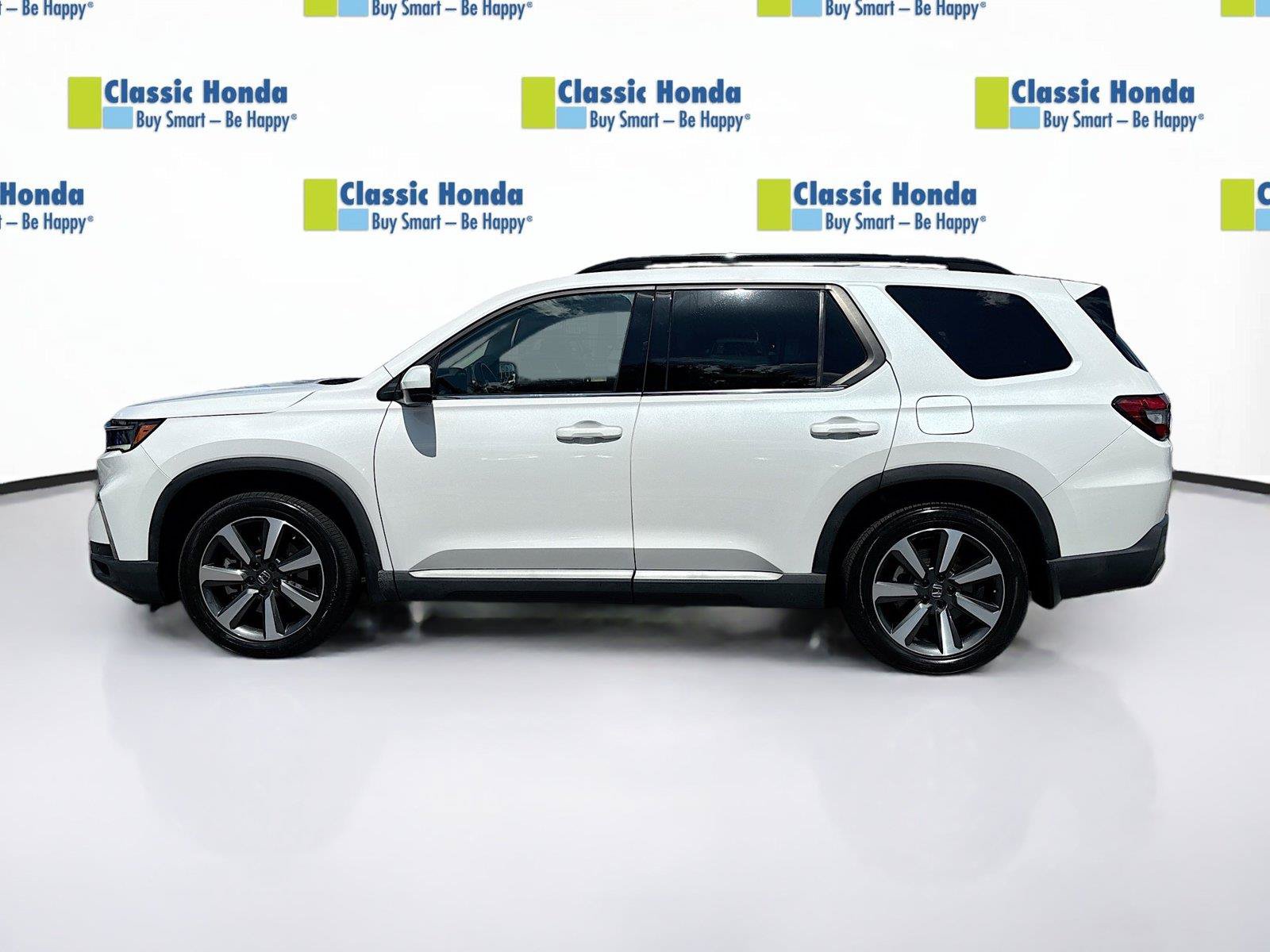 Certified 2024 Honda Pilot Touring image 4
