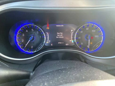 Used 2021 Chrysler Pacifica Touring w/ S Appearance Package image 12