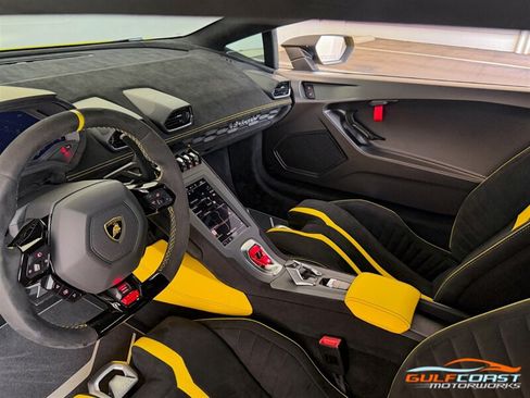 Used 2022 Lamborghini Huracan STO RWD image 15