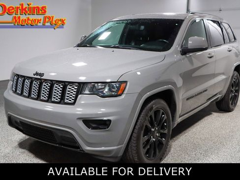 Used 2022 Jeep Grand Cherokee Laredo X RWD image 1
