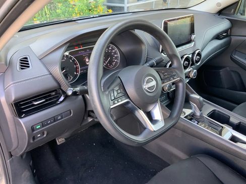 Used 2024 Nissan Sentra SV FWD image 11