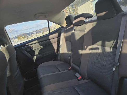Used 2018 Toyota Corolla LE image 12