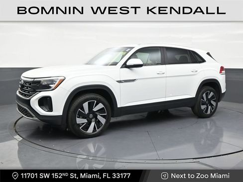 Used 2024 Volkswagen Atlas Cross Sport SE w/ Panoramic Sunroof Package FWD image 1