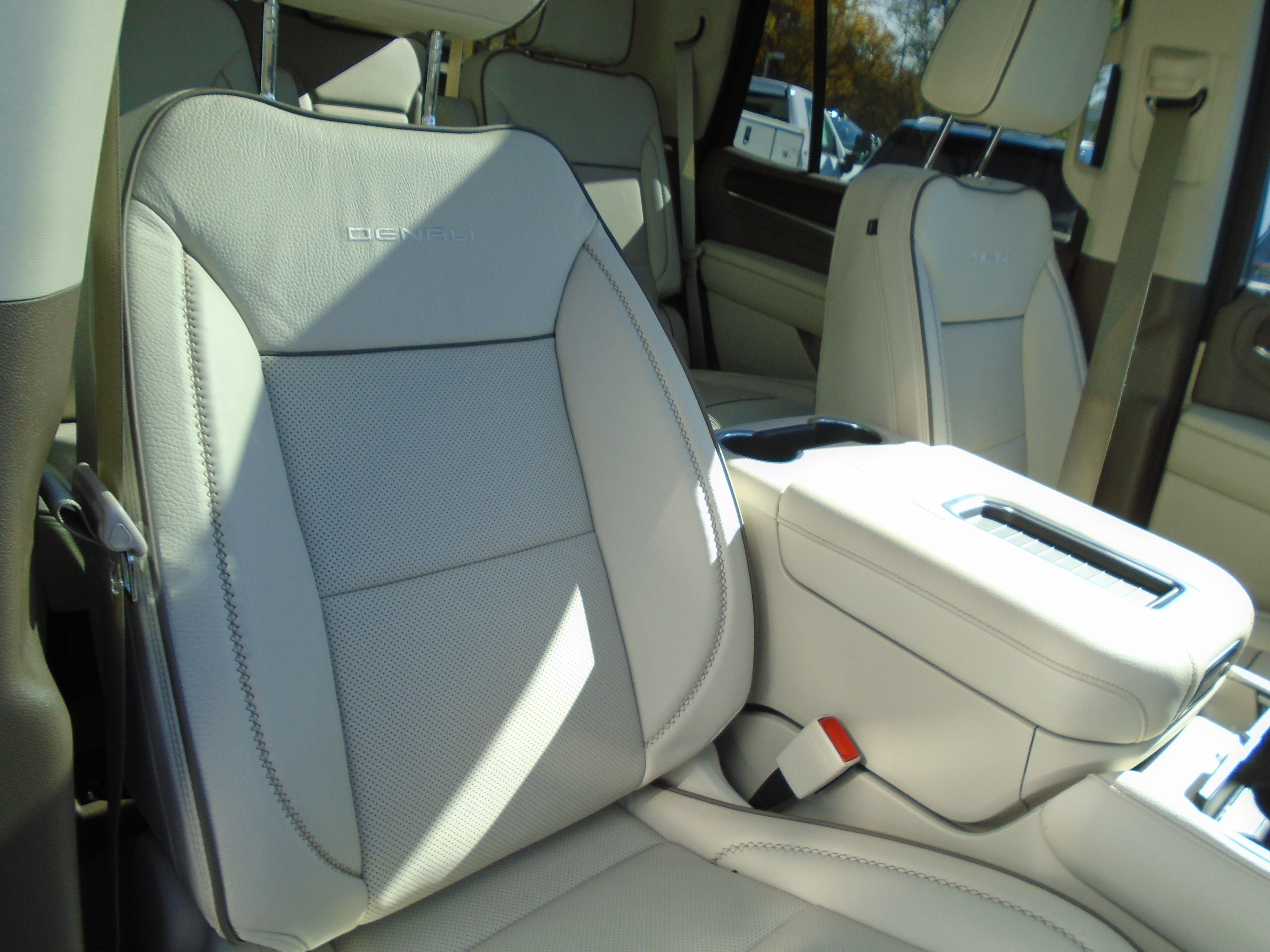 Used 2023 GMC Yukon Denali AWD/4WD image 31