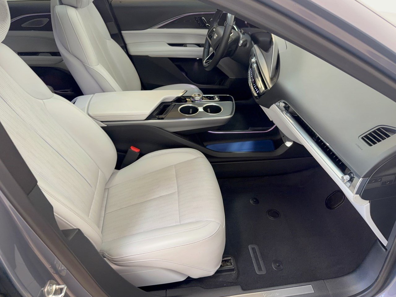 Used 2024 Cadillac Lyriq Luxury RWD image 30