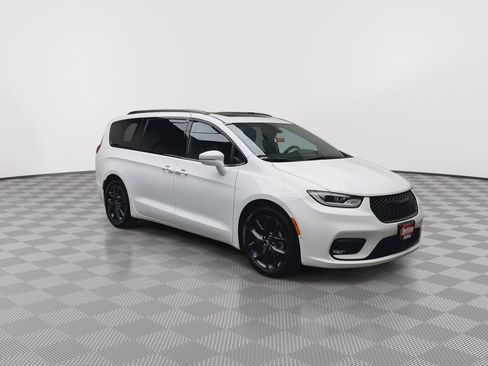 Used 2022 Chrysler Pacifica Limited w/ S Appearance Package FWD image 37