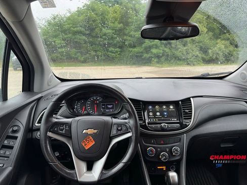 Used 2019 Chevrolet Trax LT w/ LT Convenience Package image 27