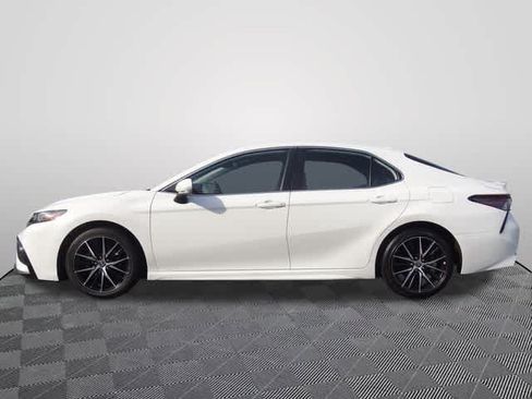 Used 2024 Toyota Camry SE FWD image 2