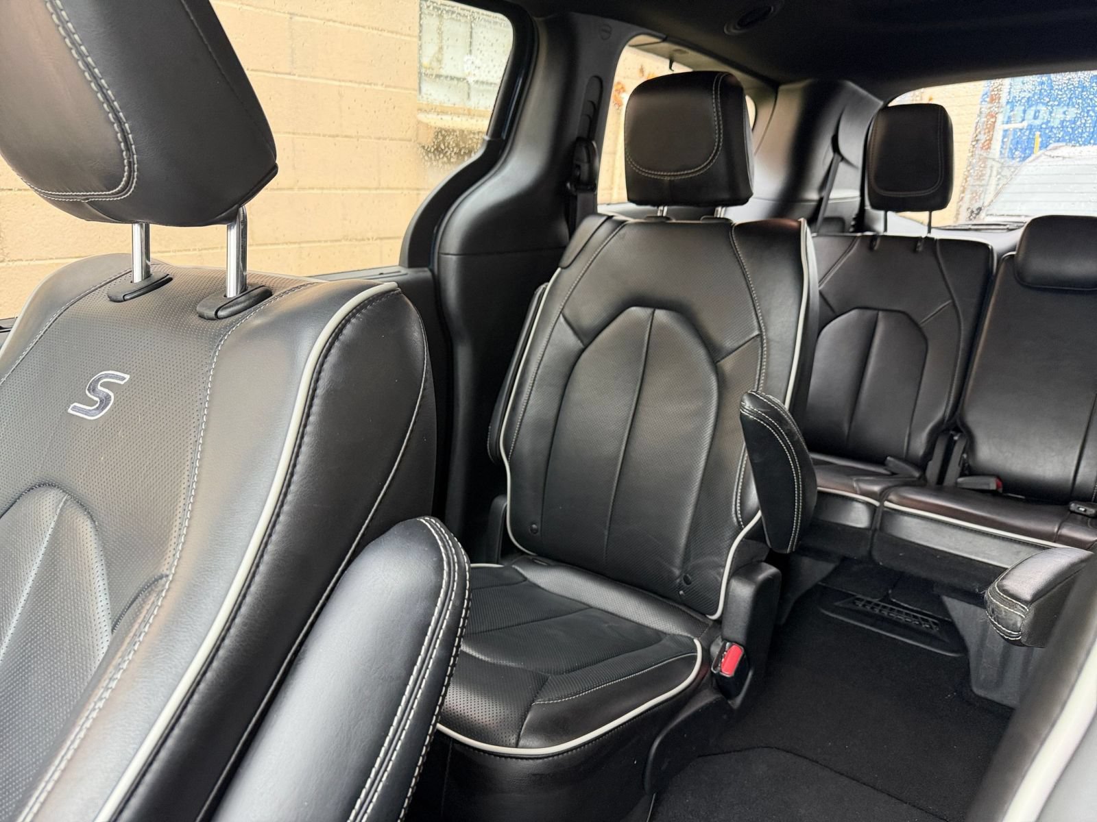 Used 2025 Chrysler Pacifica Limited FWD image 43