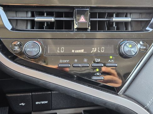 Used 2023 Toyota Camry XSE image 21