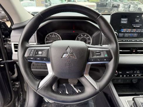 Used 2024 Mitsubishi Outlander SE FWD image 8
