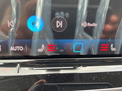 New 2025 Volkswagen Tiguan SE image 27