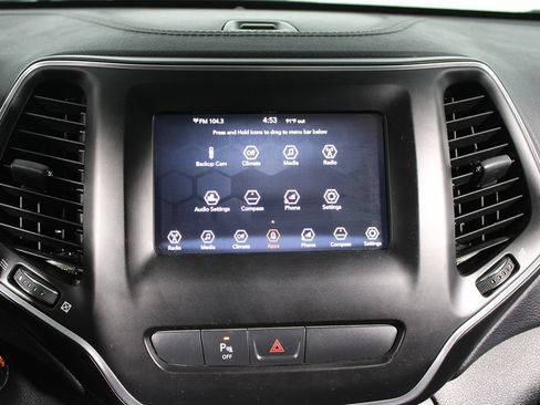 Used 2019 Jeep Cherokee Latitude Plus FWD image 14