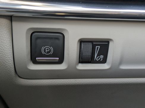 Used 2023 Cadillac XT4 Luxury w/ Cold Weather Package image 17