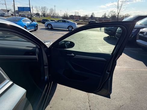 Used 2020 Volkswagen Jetta SE w/ SE Cold Weather Package image 33