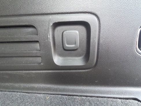 Used 2022 Chevrolet Traverse LT image 11