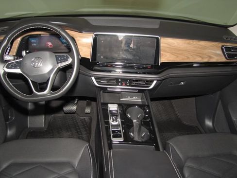 Used 2024 Volkswagen Atlas SE FWD image 15