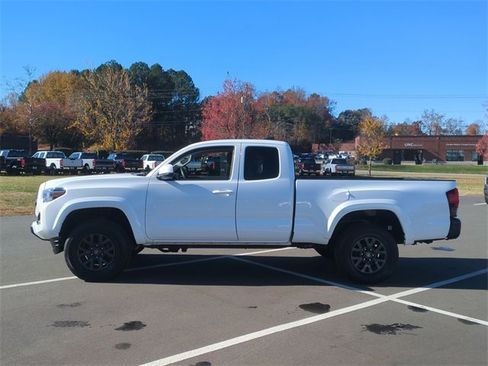 Used 2022 Toyota Tacoma TRD Off-Road image 10
