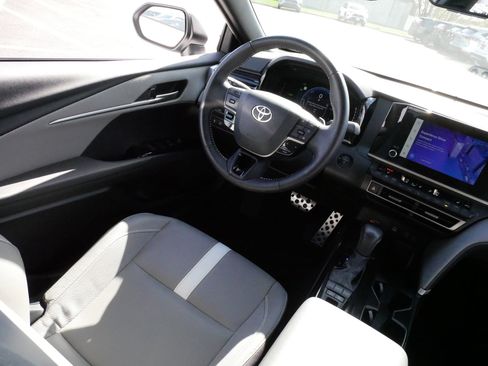 Certified 2025 Toyota Camry SE w/ Convenience Package AWD/4WD image 9