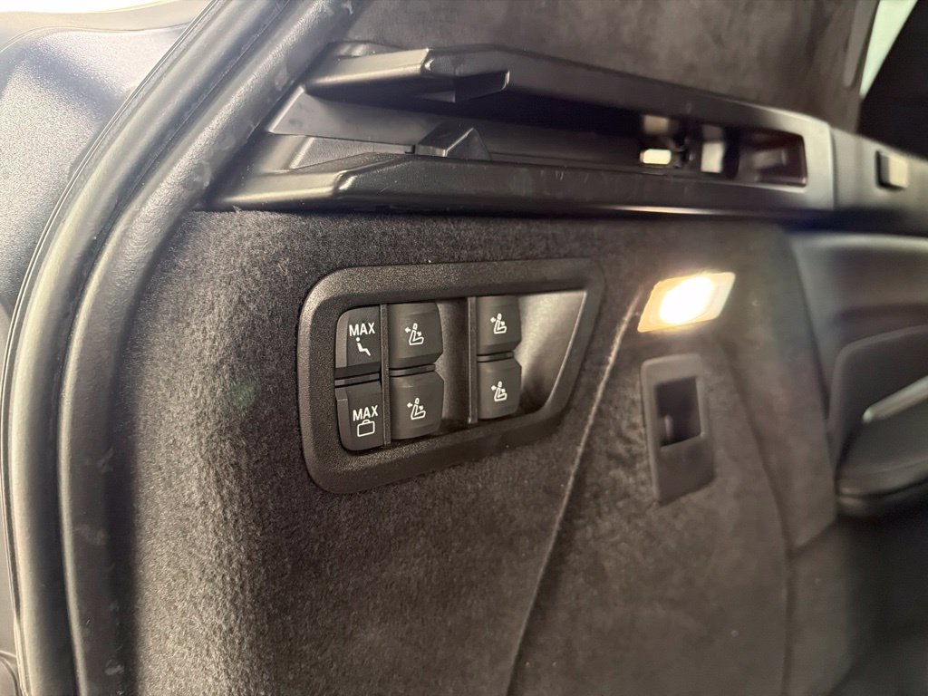 Used 2025 BMW X7 M60i AWD/4WD image 26