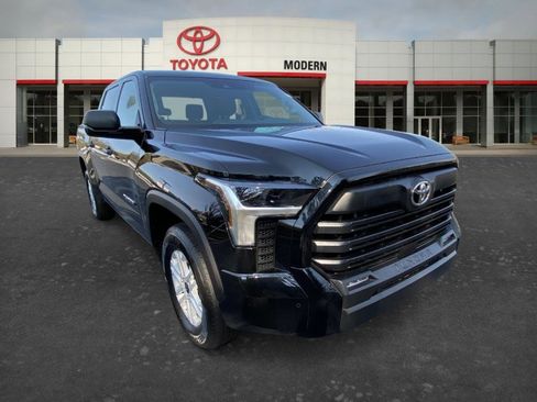Used 2022 Toyota Tundra SR5 w/ Convenience Package image 3