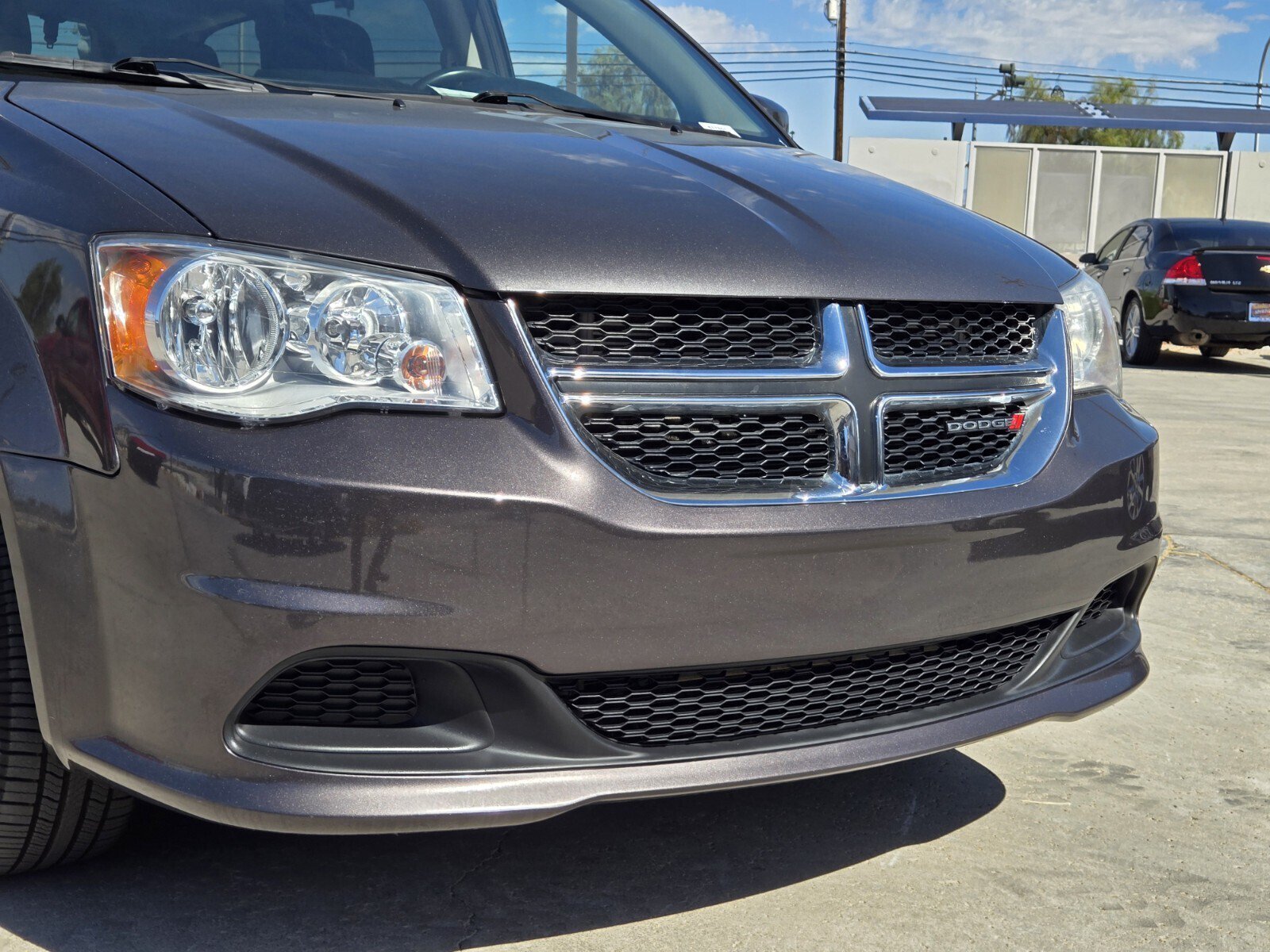 Used 2016 Dodge Grand Caravan SXT w/ UConnect Hands-Free Group FWD image 5