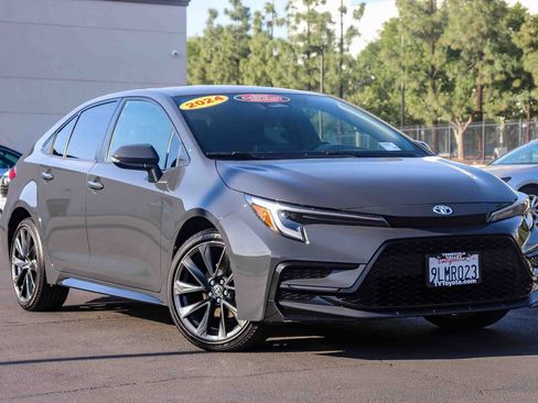 Certified 2024 Toyota Corolla SE FWD image 1