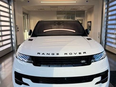 Used 2023 Land Rover Range Rover Sport SE Dynamic image 2