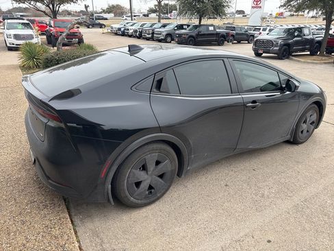 Used 2023 Toyota Prius LE image 3