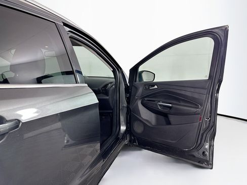 Used 2017 Ford Escape Titanium image 31