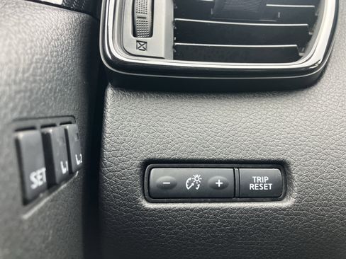 Used 2019 Nissan Rogue SL w/ Premium Package image 22