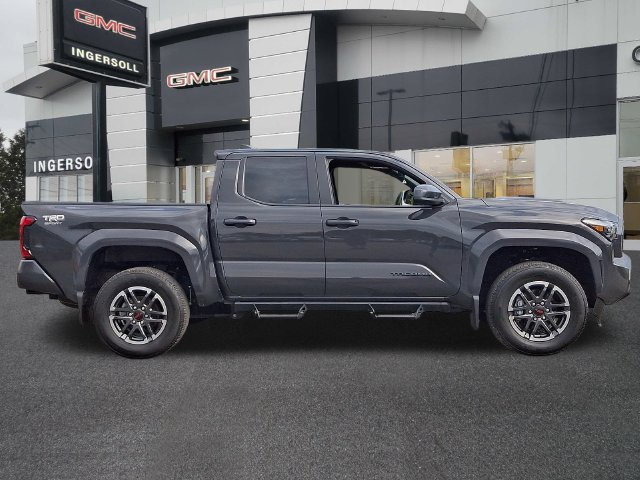 Used 2025 Toyota Tacoma TRD Sport AWD/4WD image 27