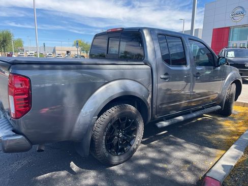 Used 2020 Nissan Frontier SV w/ Midnight Edition Floor Mats image 4