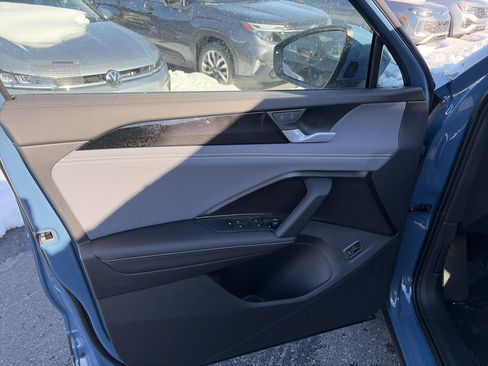 New 2026 Volkswagen Tiguan SE image 8