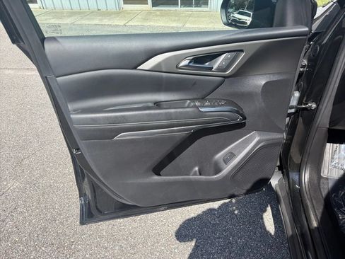 Used 2024 Chevrolet Traverse LT FWD image 13