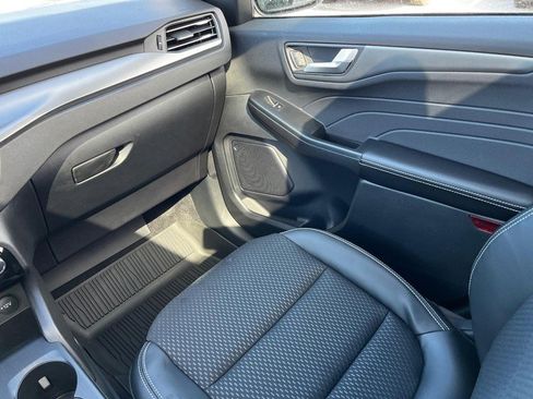 New 2025 Ford Escape PHEV FWD image 8