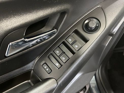 Used 2022 Chevrolet Trax LT w/ Driver Confidence Package image 5