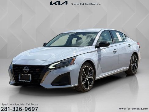 Used 2024 Nissan Altima 2.5 SR FWD image 1