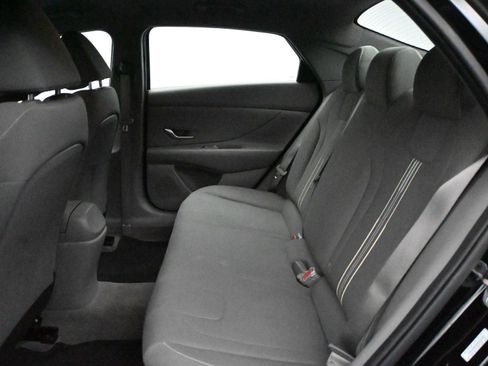 Used 2022 Hyundai Elantra SEL w/ Convenience Package FWD image 9