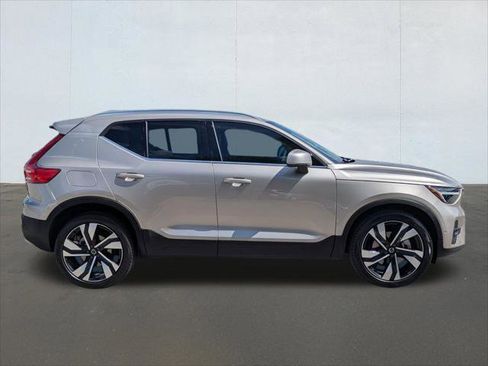 Used 2023 Volvo XC40 B5 Plus w/ Driver Assist Package image 6