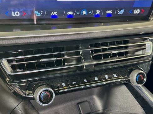 Certified 2025 Chevrolet Traverse LT FWD image 14